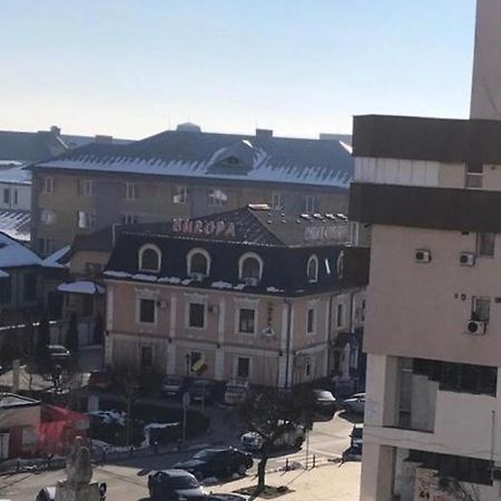 Appartamento Garsoniera Lux Centru Pietonal Tirgu - Jiu Târgu Jiu Esterno foto