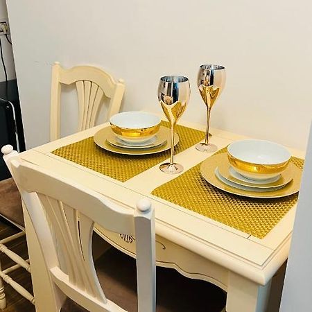 Appartamento Garsoniera Lux Centru Pietonal Tirgu - Jiu Târgu Jiu Esterno foto