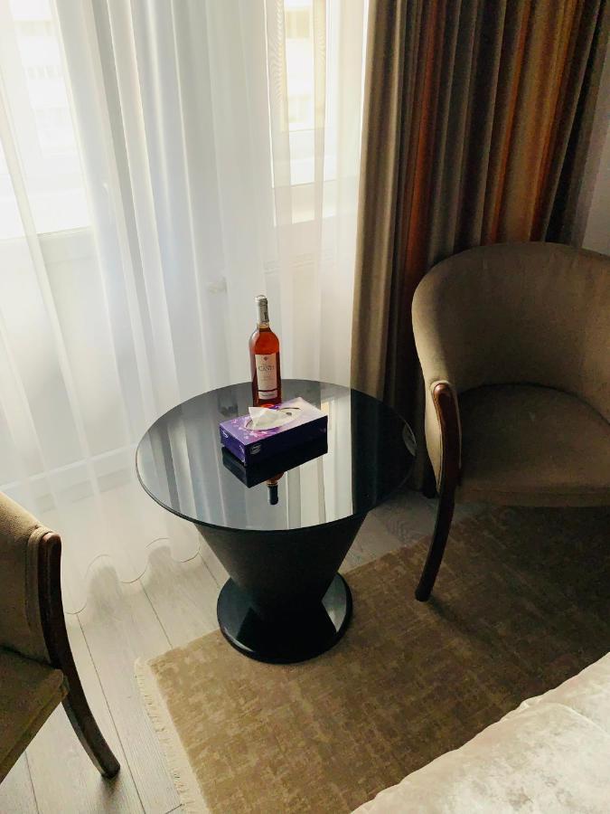 Appartamento Garsoniera Lux Centru Pietonal Tirgu - Jiu Târgu Jiu Esterno foto