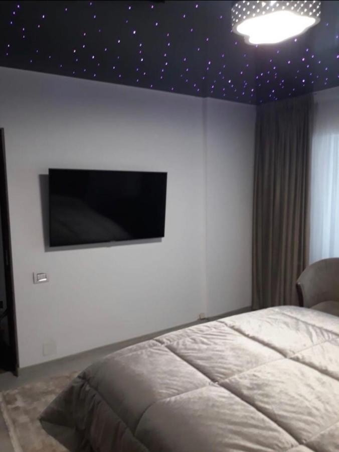 Appartamento Garsoniera Lux Centru Pietonal Tirgu - Jiu Târgu Jiu Esterno foto