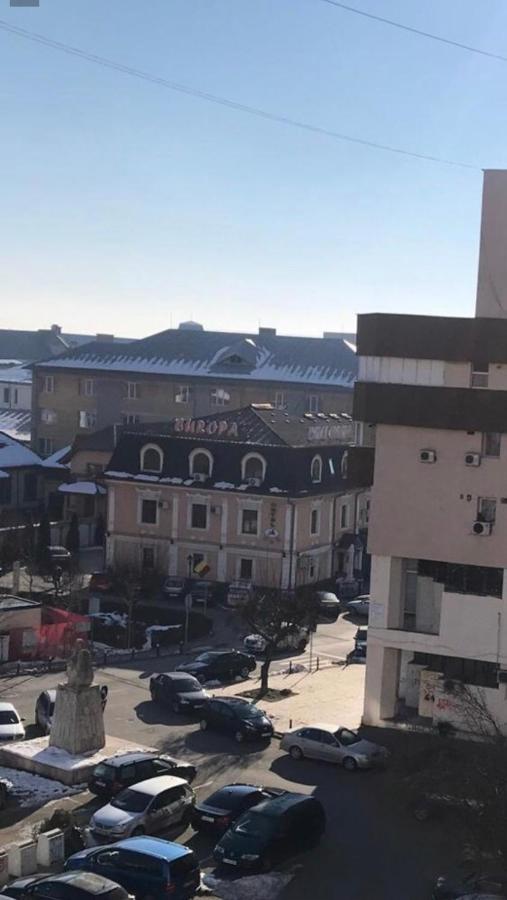 Appartamento Garsoniera Lux Centru Pietonal Tirgu - Jiu Târgu Jiu Esterno foto